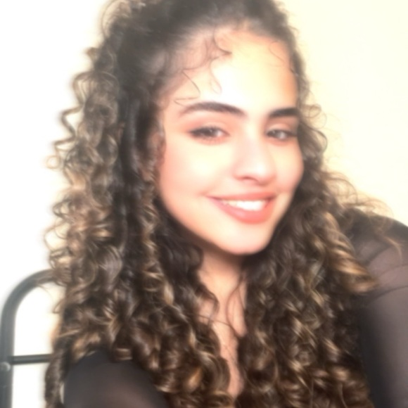 Meet your Posher, Claudia - Picture 1 of 1